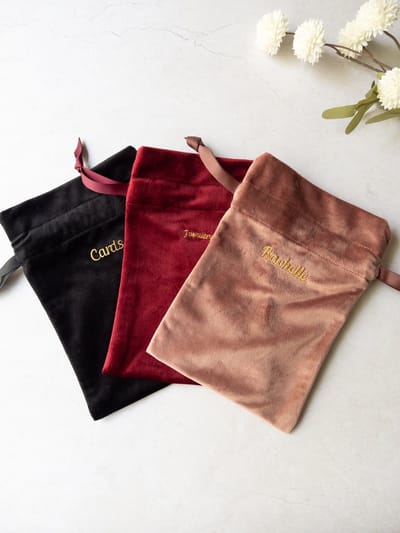 Gepersonaliseerde luxe gift bag - custom made - cadeauverpakking met naam - geschenkverpakking - drawstring velvet bag - sustainable - recycled - wedding gifts - bridesmaids - kerst - luxe kado