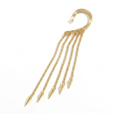 Goudkleurige ear cuff oorbellen dames met lange ketting hanger klinknagel design parel detail oor cuff zonder piercing statement oor sieraad met meerdere hangende kettingen