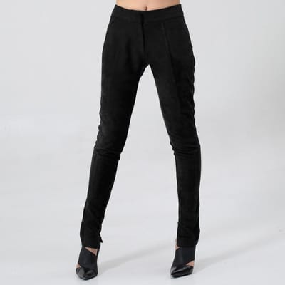 Slanke broek gestructureerd in stretch suede