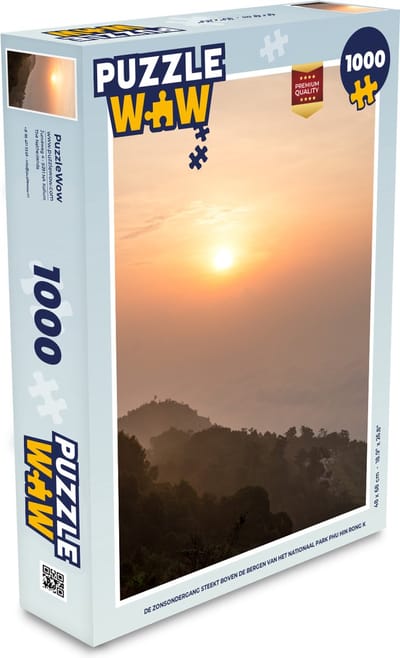 Puzzel De zonsondergang steekt boven de bergen van het nationaal park Phu Hin Rong Kla - Legpuzzel - Puzzel 1000 stukjes volwassenen