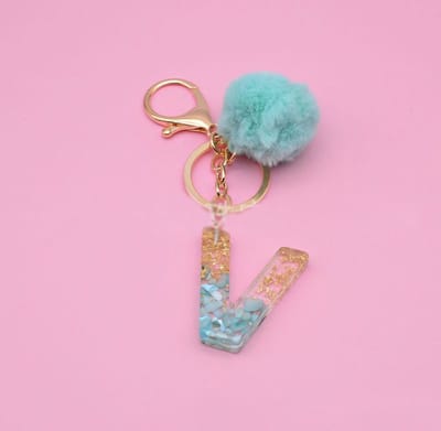 Letter Sleutelhanger A-Z – Luxe Initialen Sleutelhanger met Pompon & Kwastje – Tashanger voor Dames & Meisjes – Accessoire voor Sleutelbos, Handtas, Rugzak & Autosleutel – Persoonlijk Cadeau voor Vrouw, Moeder, Dochter & Vriendin