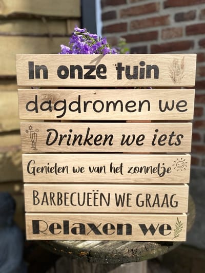 Creaties van Hier - Tuinbord - Wandbord Tuin - Muurdecoratie Buiten - Eikenhout - 40x45 cm - moederdag cadeautje