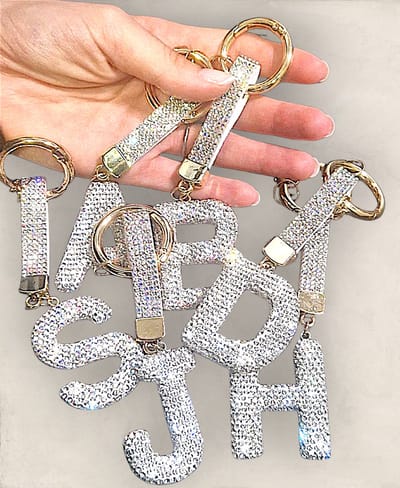 Sleutelhanger Letter F STRASS | SLeutelhanger met jouw Letter | Gepersonaliseerd Cadeau | Moederdag cadeau | Verjaardagscadeau | Persoonlijk cadeau | Persoonlijk Geschenk | Tashanger | Sleutelhanger | Bedankt cadeautje
