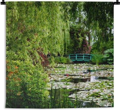 Wandkleed Monet's tuin - Japanse groene brug op een zomerdag in Monet's tuin in Frankrijk Wandkleed katoen 150x150 cm - Wandtapijt met foto