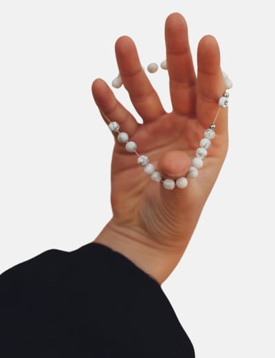 good.designs Parelarmband van howlietstenen met de letter M