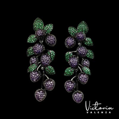 Victoria Valenza Fiore Luxe Oorbellen Dames Messing Oorringen - Paarse Steen - Kleur Zwart - 1 Paar