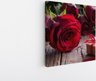 Saammp Canvas Schilderij - Abstracte Rode Rozen met Cadeau - Tijdloos - Abstract - 20x20 - Foto op canvas - Wanddecoratie - Muurdecoratie Woonkamer - Kantoor Decoratie