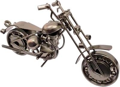 Retro Vintage Motorfiets Ornament - Handgemaakt Metaal Sculptuur van Kettingwiel - Uniek Collectorsitem voor Motorliefhebbers en Kunstenaars