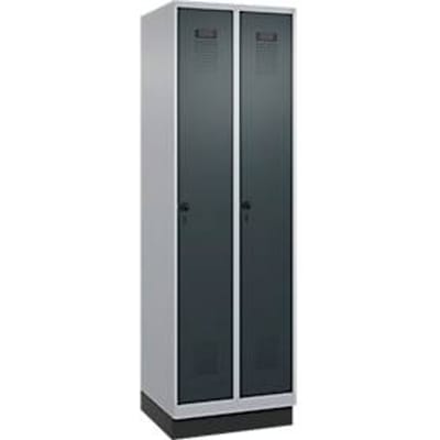 C+P Evolo Plus garderobekast, 2 vakken, 300 mm vakbreedte, met plint, rechts scharnierend, veiligheidsdraaigrendel, soft-close, inbraakwerend, B 600 x D 500 x H 1950 mm, alu wit RAL 9006/antracietgrijs RAL 7016