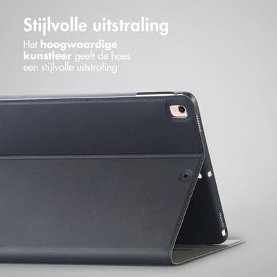 Accezz Tablet Hoes - Geschikt voor Apple iPad Air 2 (2014) / Air 1 (2013) / 6e generatie (2018) 9.7 inch / 5e generatie (2017) 9.7 inch - Classic Tablet Case - Zwart