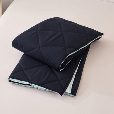 Hoesloos Dekbed - 200x200cm – Wasbaar, Ademend en Zacht – Lichtblauw / Donkerblauw