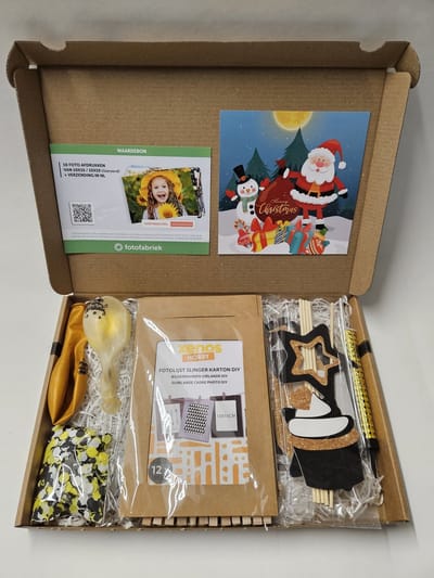 Foto Pret Pakket - Merry Christmas met fotocadeaubon, mystery card met persoonlijke (video)boodschap en vele foto-feestartikelen | Verjaardag | Jubileum | Zomaar