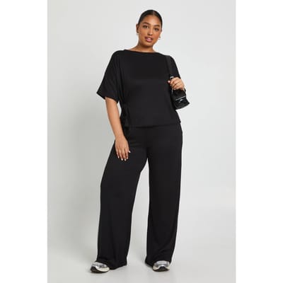 boohoo Dames T-shirt met strikdetail aan de pluszijde en wijde broek | Zwart | Maat: 56