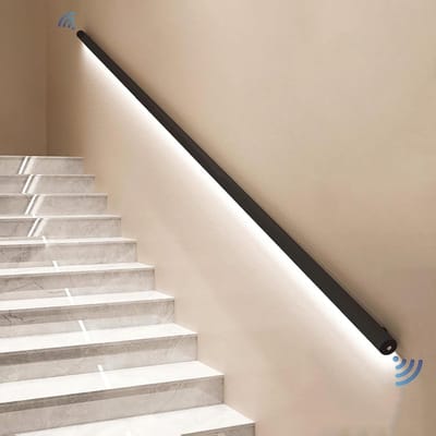 Metalen Trap il - Wandmontage Leuning - Veiligheid Thuis - Met Sensor Licht - 70cm - Zwart