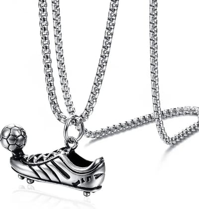 WK Voetbal 2026 - Voetbalschoen Ketting - Stoere Hanger - Zilverkleurig 60cm - Cadeau voor Mannen - Roestvrij Staal - Pax Amare