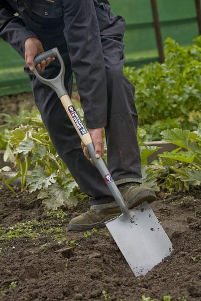 Neverbend Carbon Treaded Graven Spade - 1180NB Heavy Duty Garden Tool