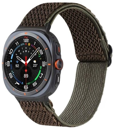 By Qubix - smartwatch bandje - Compatible Samsung bandje - Elastische solo loop nylon bandje - Bruin met donkergroen - Geschikt voor Samsung Galaxy Watch 9 (40/44mm) - Watch 8 (40/44mm) - Watch 8 Classic (46mm)