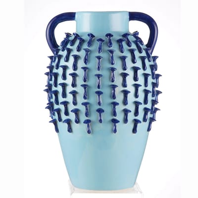 Aparte vaas in blauw keramiek met een reliëf van donkerblauwe paddenstoeltjes hoog