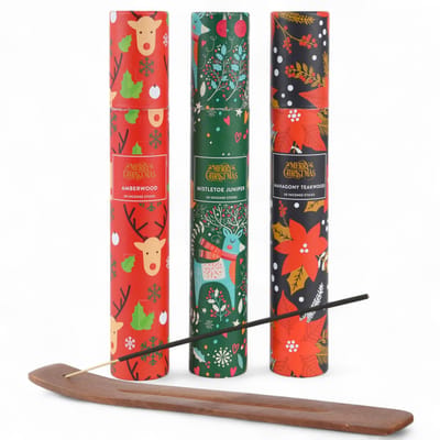 Dailygoods- Wierookstokjes Kerstset - 3 Geuren: Amberwood/Mistletoe Juniper/Mahogany Teakwood - Inclusief Houten Houder - 90 Stuks - Feestelijke Geschenkverpakking - Geurstokjes