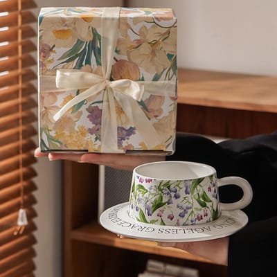 Geschenkdoos met Lelietje-van-dalen Koffiekopjes en Schoteltjes Hoogwaardig Keramiek Geschenken Afternoon Tea Mokken Verjaardagscadeaus voor Vrouwen 250ml