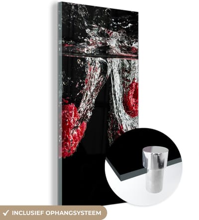 MuchoWow® Glasschilderij 60x120 cm - Schilderij acrylglas - Frambozen - Fruit - Stilleven - Water - Zwart - Rood - Foto op glas - Schilderijen
