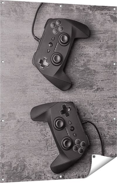 Gards Tuinposter Twee Game Controllers op Tafel - Gaming - 90x120 cm - Tuindoek - Tuindecoratie - Wanddecoratie buiten - Tuinschilderij