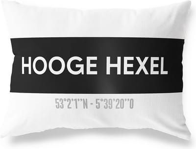 Tuinkussen HOOGE HEXEL - OVERIJSSEL met coördinaten - Buitenkussen - Bootkussen - Weerbestendig - Jouw Plaats - Studio216 - Modern - Zwart-Wit - 50x30cm