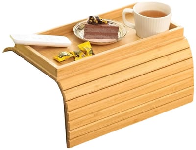 Allecto - Bamboe Sofa Dienbladtafel - Verstelbare Bijzettafel - Elegant Woonaccessoire - Antislip Achterkant - Perfect voor Drankjes en Snacks - Ge...
