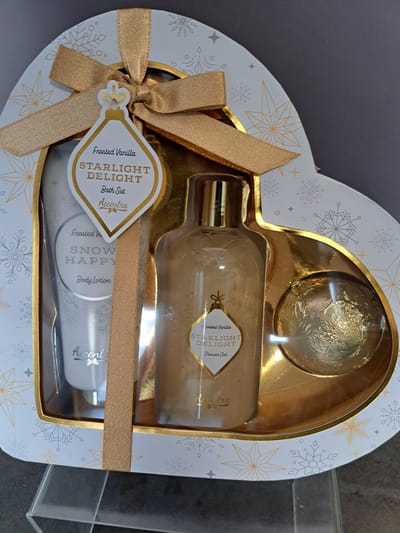 geschenk set vrouwen verjaardag - vriendin - leuk geschenk - kado - kerst geschenk vanille - body lotion - douche gel - badfizzer -hartje