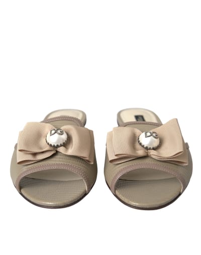 Boogversierde Leren Slippers