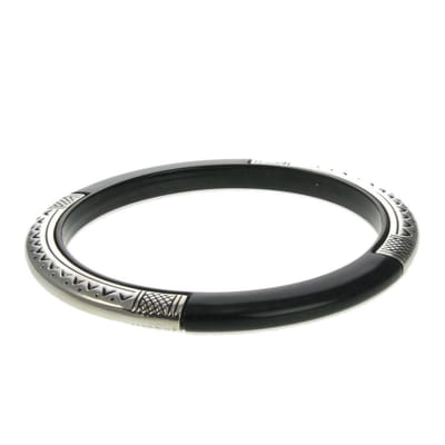 Behave - Bangle armband - zwart met zilverkleur accenten - modern - 20 cm