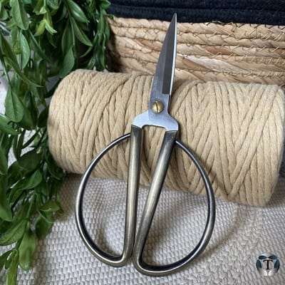Hobbyschaar | Brons | 15,5 cm | Grote Handvaten | Veelzijdig | Verschillende Maten | Macramé Schaar | Schaar | Macramé | Scherpe Punt | Plantenhanger | Wandkleed | Dromenvanger | Koord | Touw | Diverse Hobby’s | DIY | TheOldOmen |