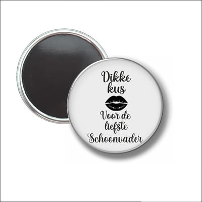 Button Met Magneet 58 MM - Dikke Kus Voor De Liefste Schoonvader - NIET VOOR KLEDING
