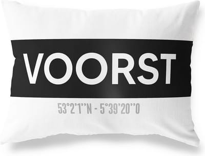 Tuinkussen VOORST - OVERIJSSEL met coördinaten - Buitenkussen - Bootkussen - Weerbestendig - Jouw Plaats - Studio216 - Modern - Zwart-Wit - 50x30cm