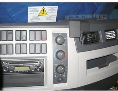 Brodit ProClip houder geschikt voor Volvo FE Serie /FL serie 2007 - Angled mount
