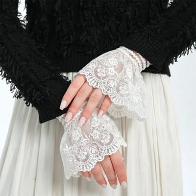 DIY Afneembare Manchetten Manchetverlenging Borduurwerk Kant Madeliefje Nepmouwen Elastisch Wild Pols Geplooide Organza Lolita Nepmouwen One Size white