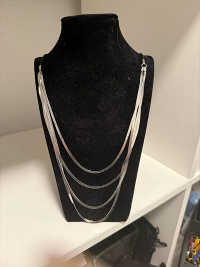 Meerlaagse platte zilverkleurige ketting || Make up | Parfum | Moederdag | Verjaardagscadeau| Cadeautje| Valentijnsdag| Kado | sieraden | vaderdag | oorbellen | oorsieraden