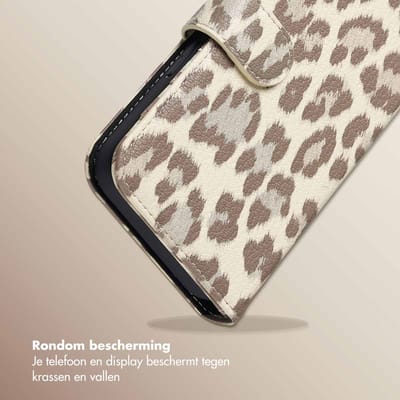 Selencia Hoesje - Geschikt voor Apple iPhone 17e / 16e - Sabi Bookcase met panterprint - Soft Ivory