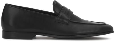 Minimalist leather loafers