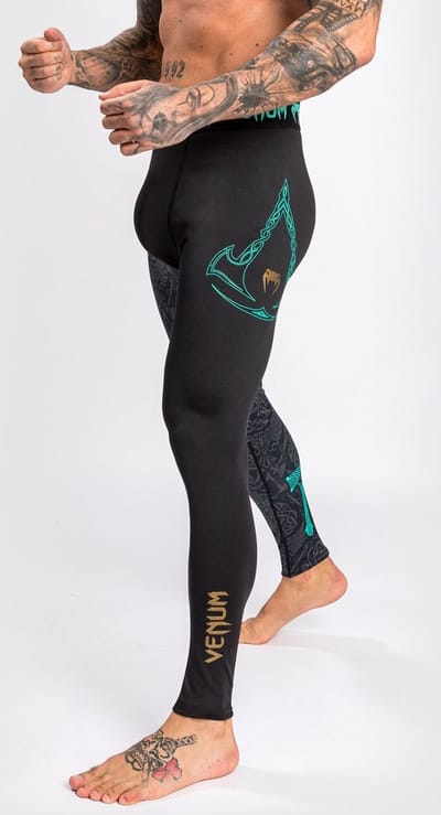 Venum Assassin's Creed Reloaded Sportlegging Spats Zwart - S - Jeans Maat 30