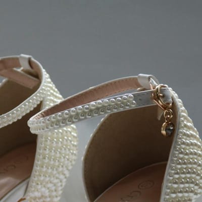 Sandalen met hoge hak Witte One-liner Gespschoenen Dunne Hak Visbek Romeinse Sandalen Witte Parel Sandalen 43 gray