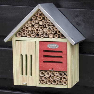 Insectenhotel L 32.8 cm hoog - vurenhout - bamboe - zink - bijenkast - insectenkast - tuinfiguur - tuinaccessoire - lente - zomer - collectie - tuinieren - ophangbaar - cadeau - geschenk - gift - kerst - nieuwjaar - verjaardag