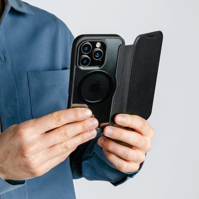 imoshion Hoesje - Geschikt voor Apple iPhone 17 - Transparante Bookcase geschikt voor MagSafe - Zwart