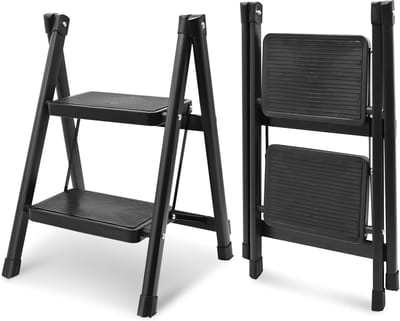 Famanu – Compacte trapladder met 2 treden brede pedalen antislip voeten en stabiel ontwerp