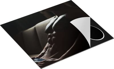 Chefcare Inductie Beschermer Man met een Sixpack op een Bank - Erotiek - 60x50 cm - Afdekplaat Inductie - Kookplaat Beschermer - Inductie Mat