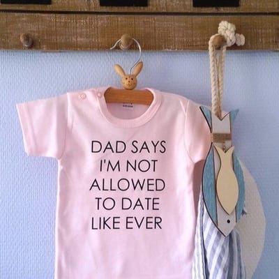 Baby Rompertje - Korte mouw - 'Dad Says No Dating' - Roze - Maat 74-80