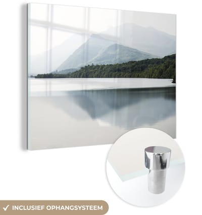 ® Glasschilderij 160x120 cm - Schilderij acrylglas - Mistige bergen bij het meer in het Nationaal park Snowdonia - Foto op glas - Muurdecoratie woonkamer - Wanddecoratie slaapkamer - Schilderijen