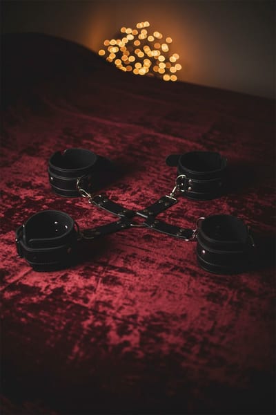 Bondage Boeien Set Zwart Leer - Hand en Voet Boeien Verbonden - BDSM Restraint Systeem - Verstelbare Bondage Accessoires - One Size - Complete Restraint Set - La Nuita