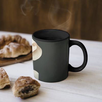 Magische Mok - Foto op Warmte Mokken - Koffiemok - Vrouw - Beige - hoed - Magic Mok - Beker - 350 ML - Theemok