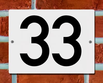 Huisnummerbord Wit - Nummer 33 - 15 x 12 cm - incl. bevestiging | - naambord - nummerbord - voordeur